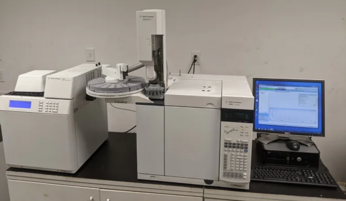 Perkin Elmer CLARUS MASS SPECTROMETER with Perkin Elmer CLARUS GAS